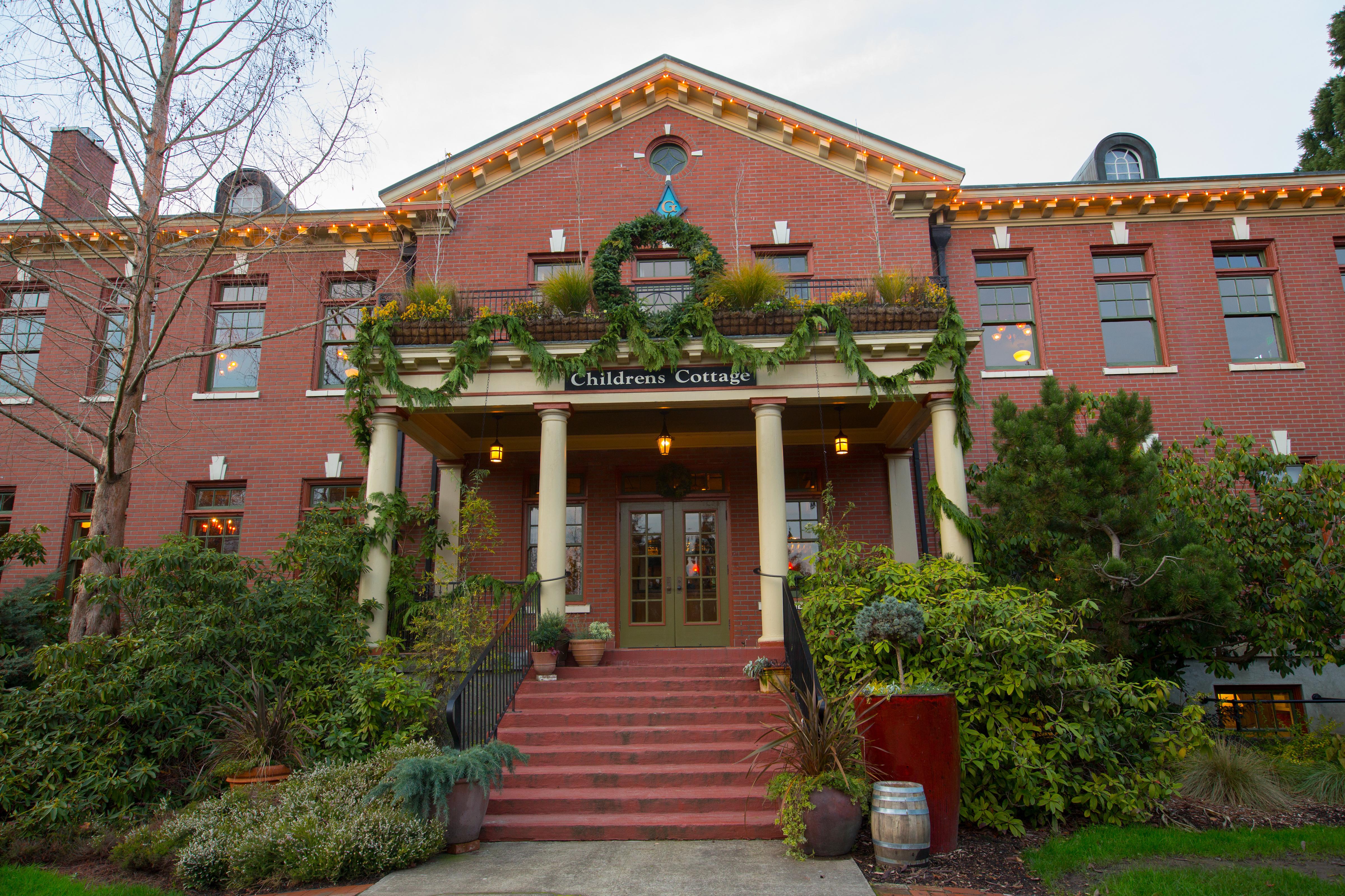 Mcmenamins Grand Lodge Forest Grove Eksteriør billede