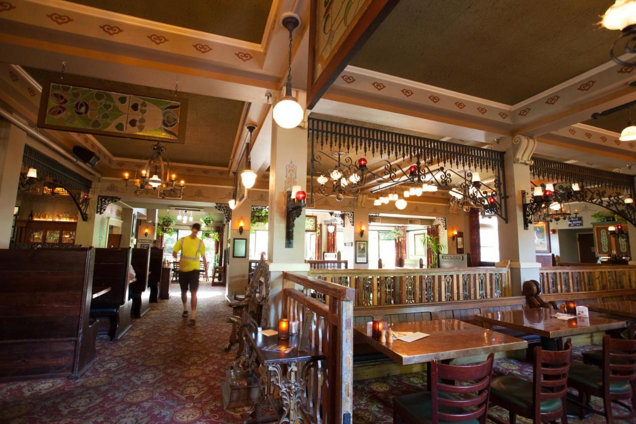 Mcmenamins Grand Lodge Forest Grove Eksteriør billede