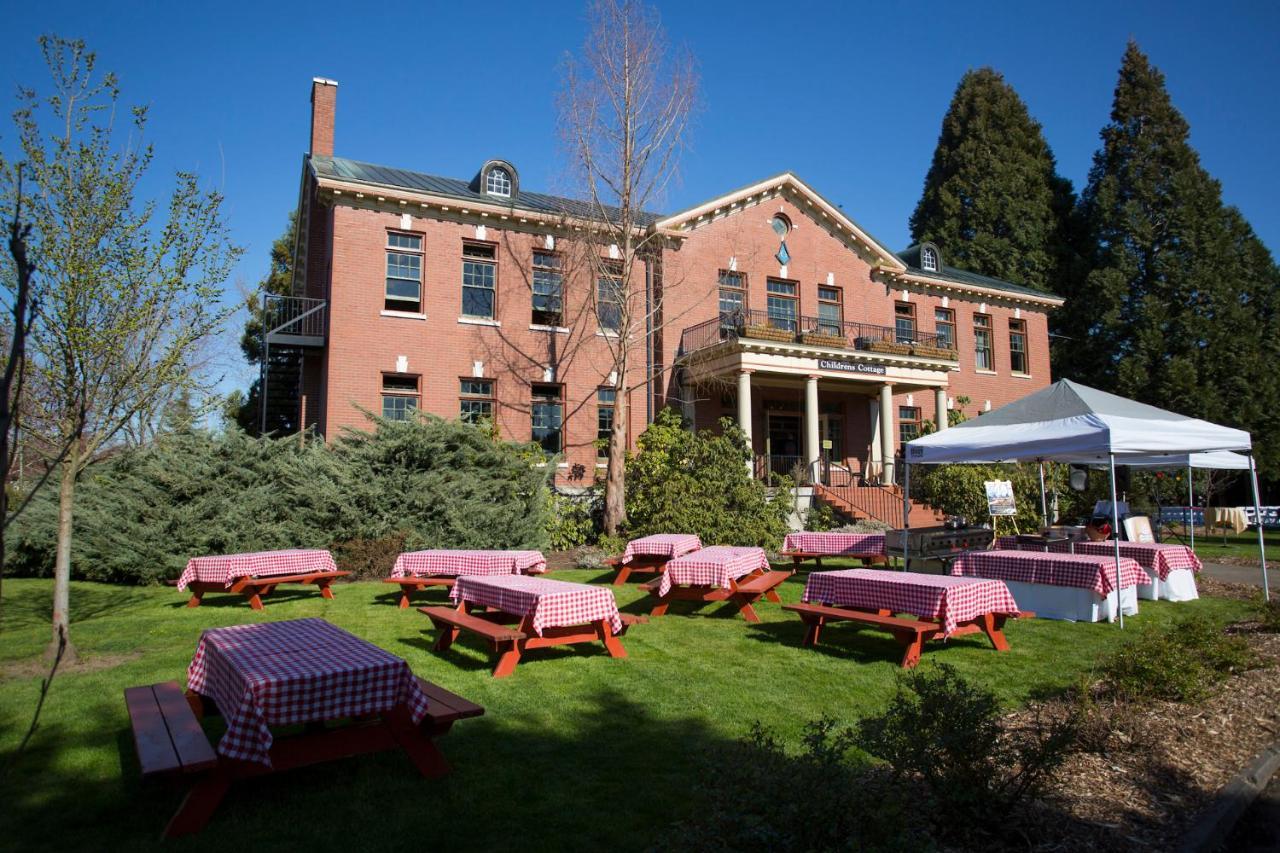 Mcmenamins Grand Lodge Forest Grove Eksteriør billede